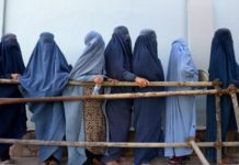 Los “salvadores de mujeres” crearon su cautiverio hace décadas en Afganistán