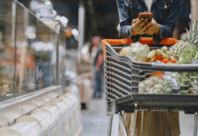 Firma para eliminar el IVA de los productos básicos y compensarlo con un incremento en el impuesto a las grandes sociedades y a las grandes fortunas