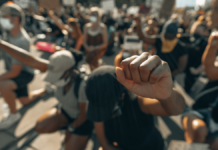 Antirracismo: una tarea pendiente del gobierno “más progresista de la historia”