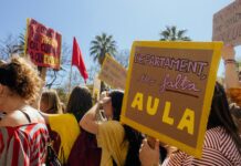 Gorka, docente de secundaria: «Se nota una bajada generalizada en cuanto a los recursos necesarios para poder hacer una buena educación»
